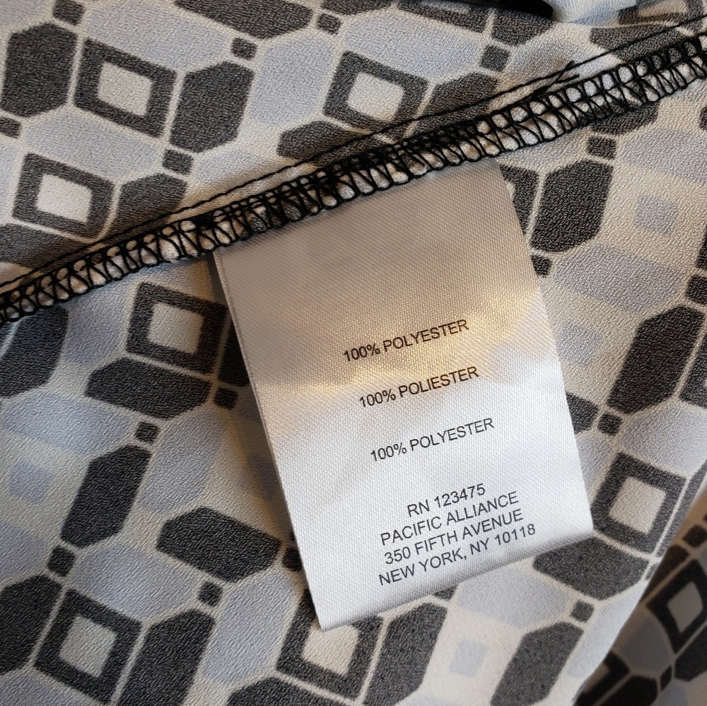 Jones New York light blue white black geometric print blouse, size L - Picture 6 of 6